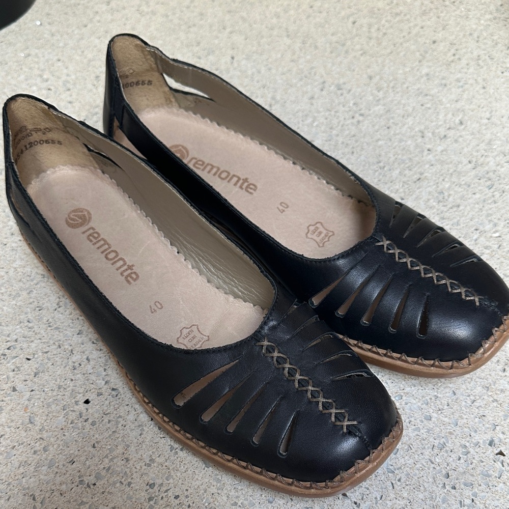 Remonte Women's Leather Black Cutout Flats